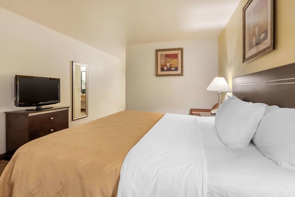 Quality Inn & Suites Limon - photo 13