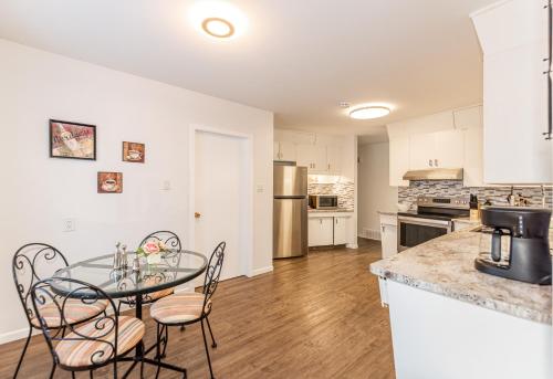 Southgate 5 Bedroom Vacation Home with Double Garage — 4-Star Luxury Hotel in Edmonton, Canada