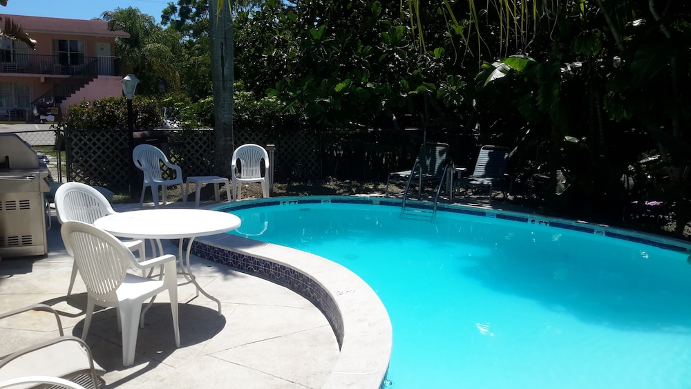 Conty's Motel - photo 33
