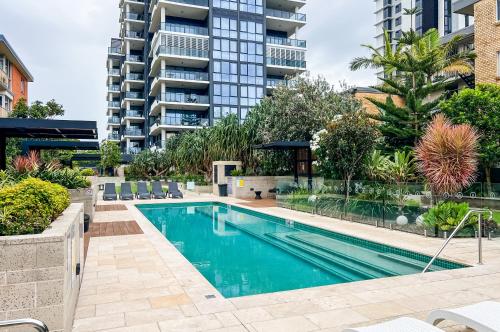 Beach Front Luxury With Two Carparks Pool Gym — 4-Star Luxury Hotel in Gold Coast, Australia