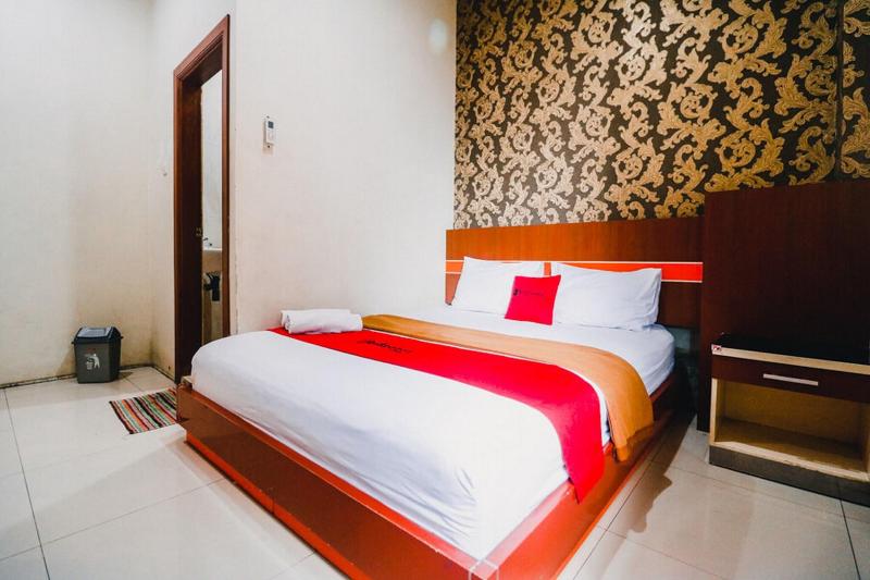 RedDoorz Plus @ Grand City Inn in Makassar, Indonesia