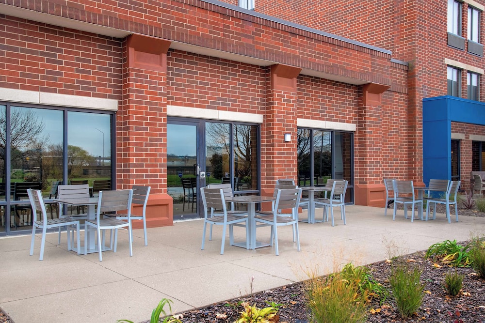 Hampton Inn West Des Moines Lake Drive - photo 30