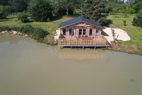 Un Etang Ideal Pour la Famille - carbon neutral hotel in Unknown City