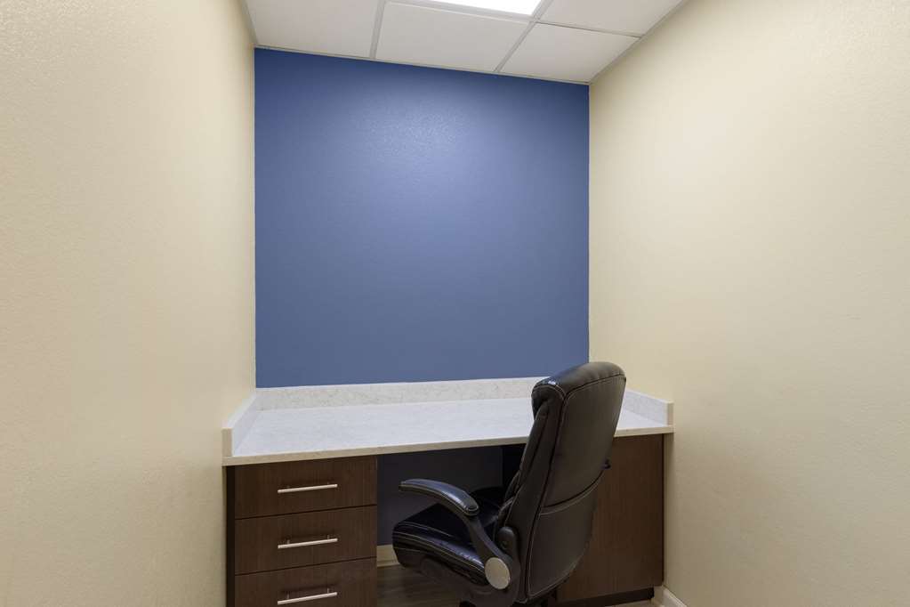 Days Inn by Wyndham Oak Grove Ft. Campbell - photo 24