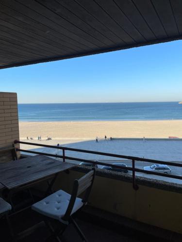Porto Sunset flat at the beach Free parking — 4-Star Luxury Hotel in Matosinhos, Portugal