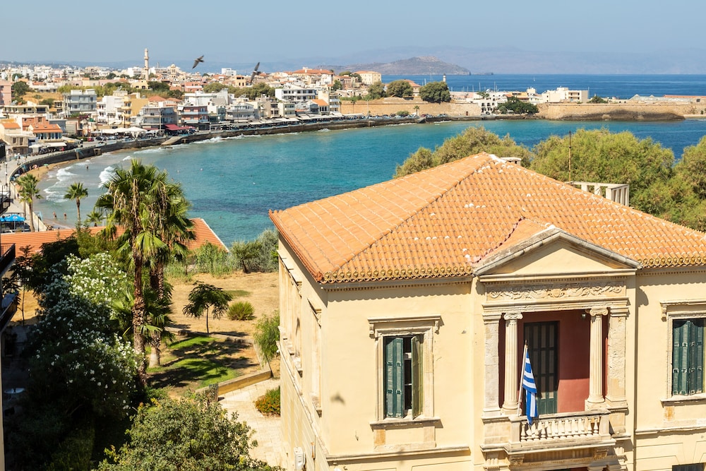 Ranias luxurious Apartment with sea view — 4-Star Luxury Hotel in Chania, Greece