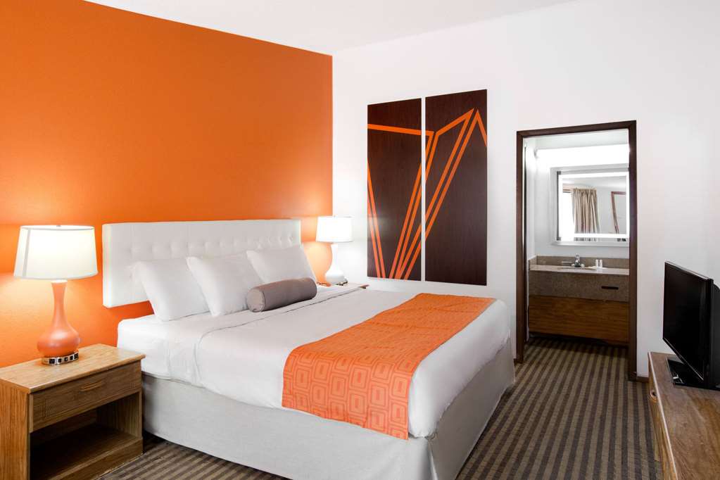 Howard Johnson by Wyndham Wilmington - photo 9