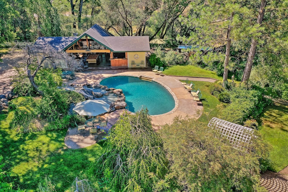 Sonora Home On 10 Resort Acres W Shared Pool — Sonora