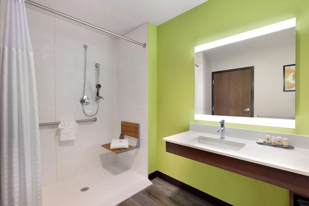 La Quinta Inn & Suites by Wyndham Braselton - photo 48
