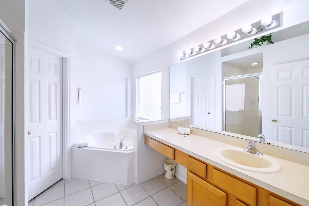 4BR Family Resort Home Private pool & Games Room - photo 22