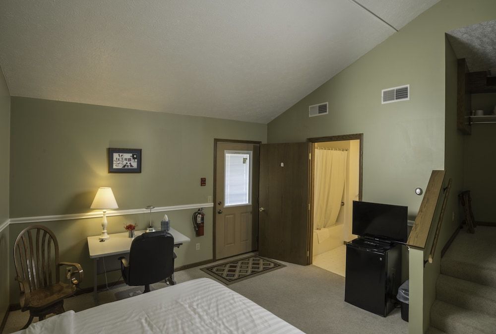 Sugarcreek Village Inn - photo 3