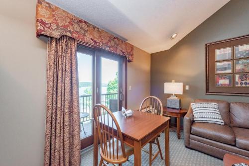 A313 Studio & Loft Lake View — 4-Star Luxury Hotel in Oakland, United States