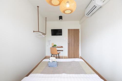 Ease at Sathorn Hostel and Coworking Space