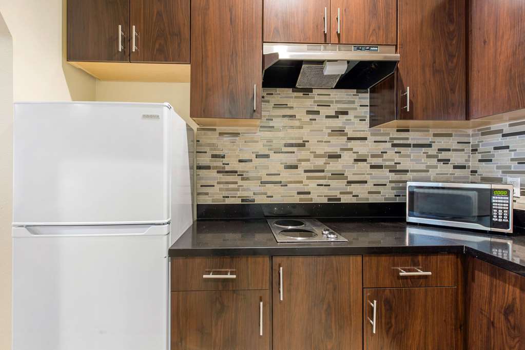 Econo Lodge Inn & Suites Houston Willowbrook - photo 21