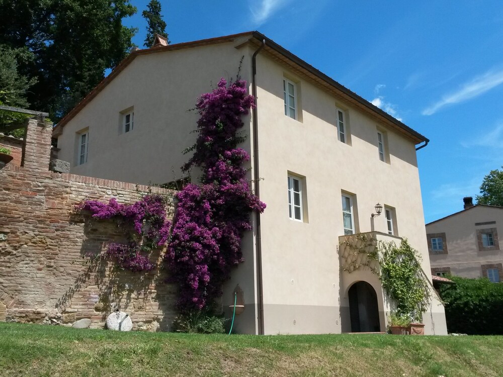 Borgo Fajani — hotel in Terricciola