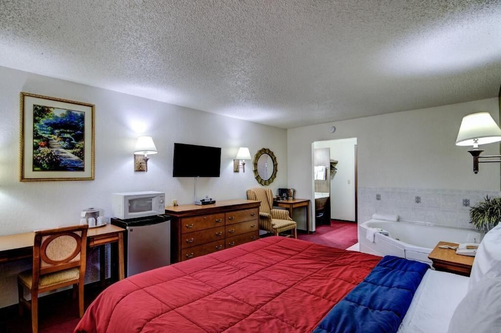Bloomer Inn & Suites - photo 16