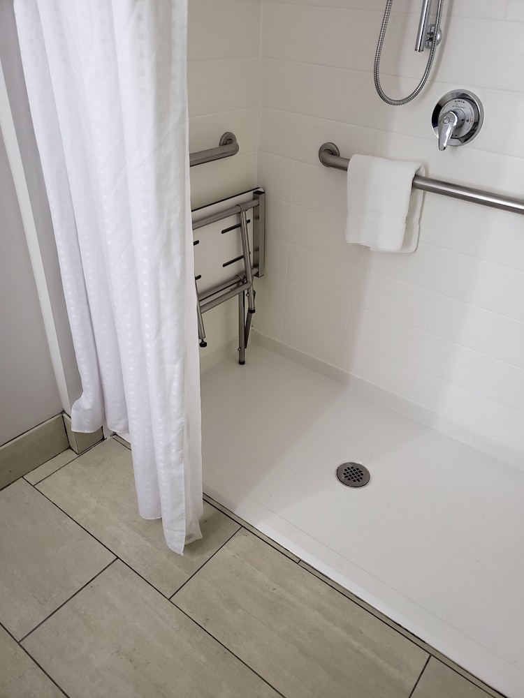 Holiday Inn Express & Suites Raleigh NE Medical Ctr Area by IHG - photo 27