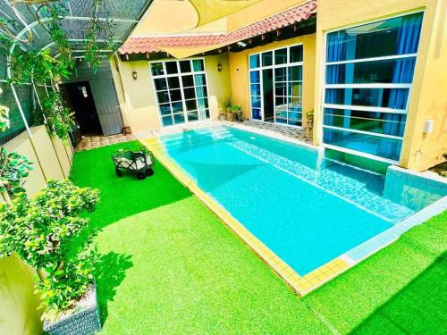 Batu Pahat Santalia Pool Villa 4BR 1k4Q 12 16px — 4-Star Luxury Hotel in Batu Pahat, Malaysia