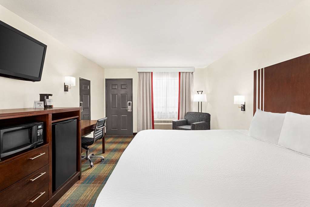 Ramada by Wyndham San Antonio Near SeaWorld Lackland AFB - photo 15