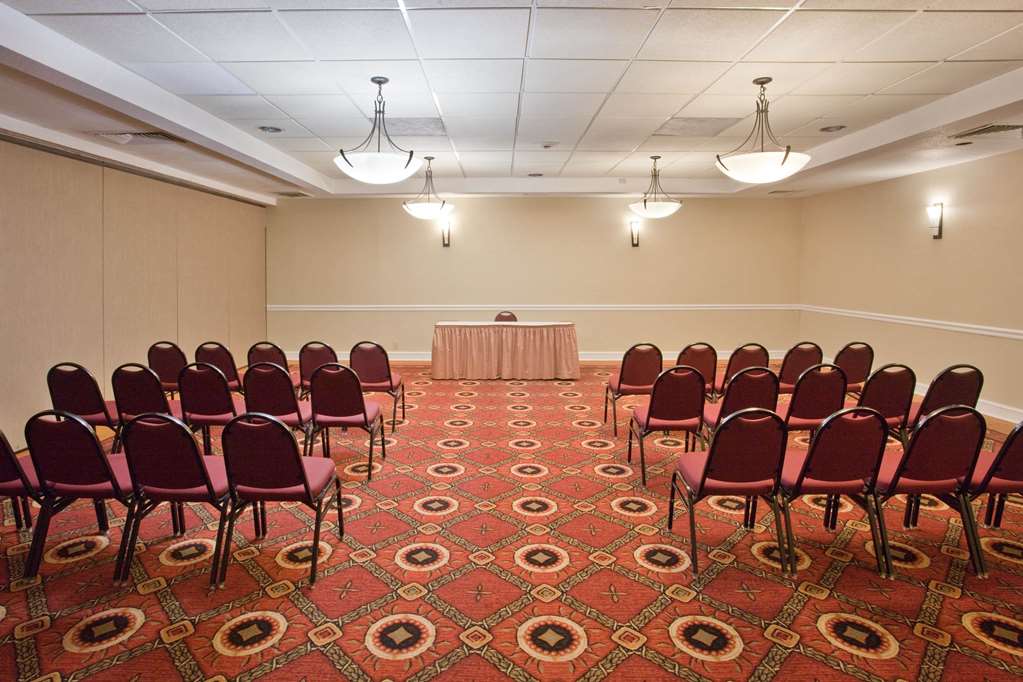 La Quinta Inn Suites Downtown Conference Center - photo 22