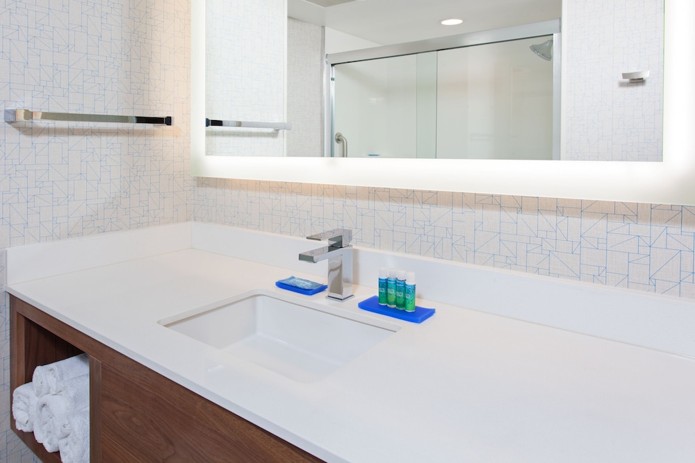 Holiday Inn Express & Suites Pasadena Los Angeles by IHG - photo 33