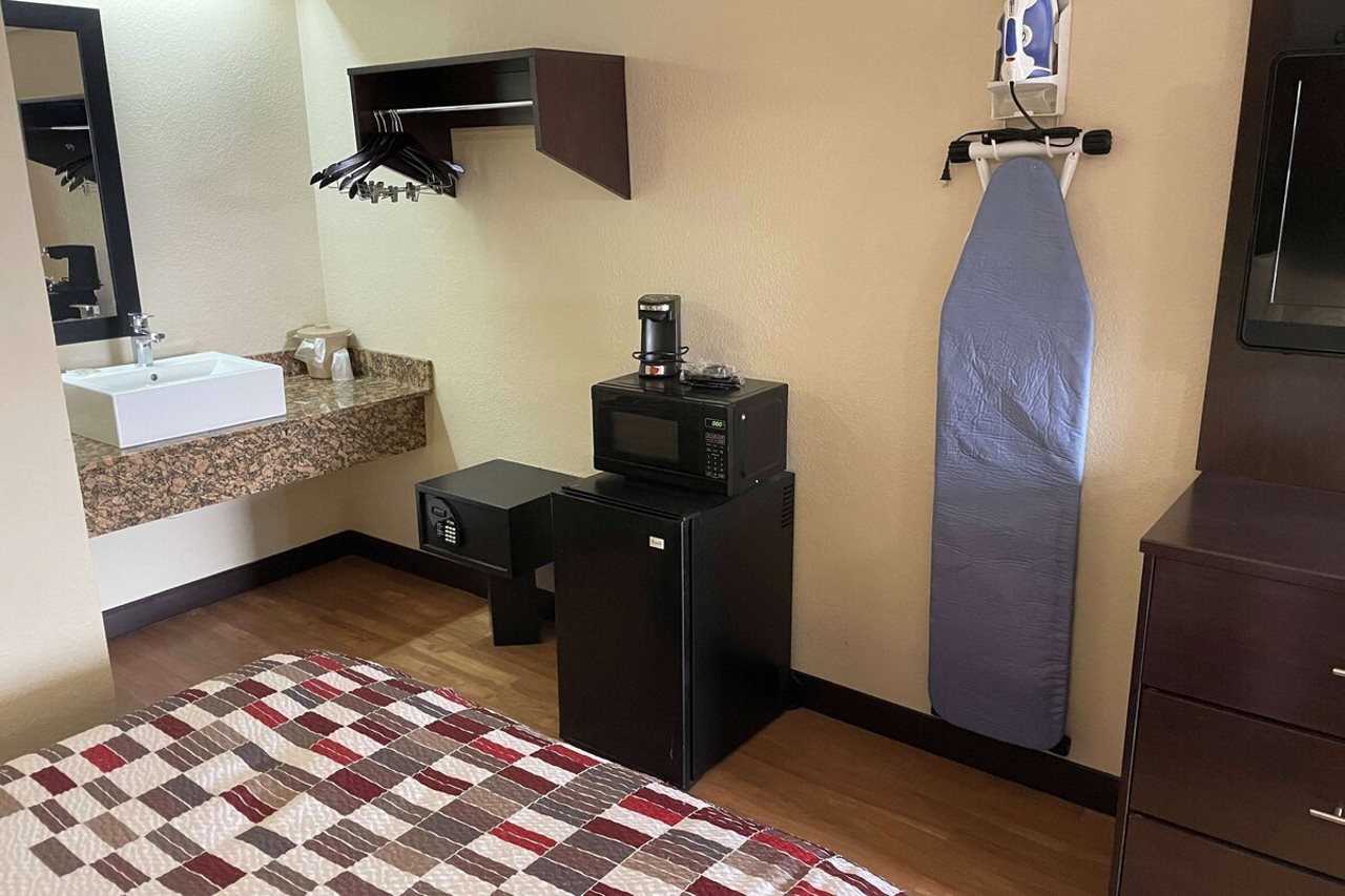 Baymont by Wyndham Holland Toledo - photo 15