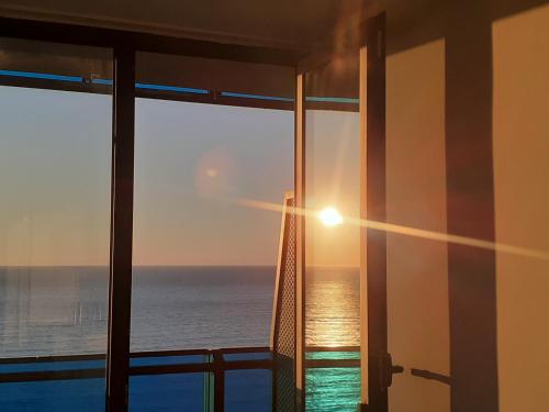 Only Front Sea View No Side View Wonderful Panorama High Floor Location Guarantee