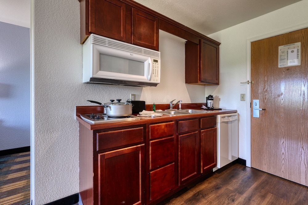 All Towne Suites - photo 19