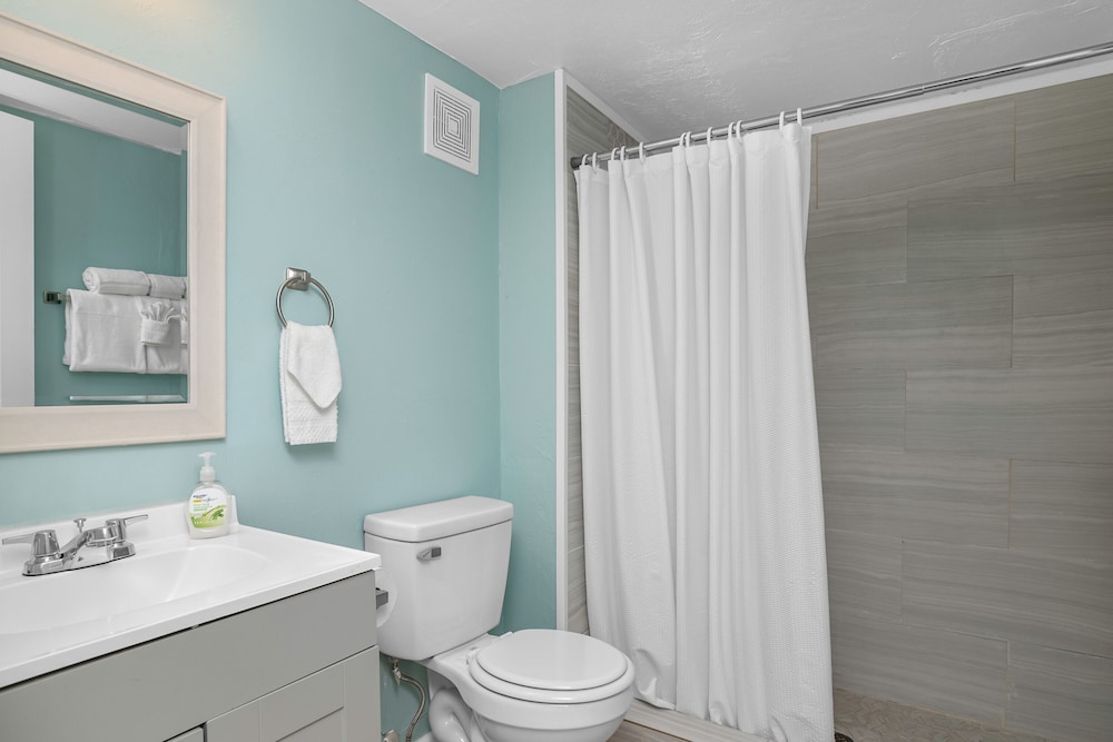 Latitude 26 Waterfront Resort & Marina - photo 59