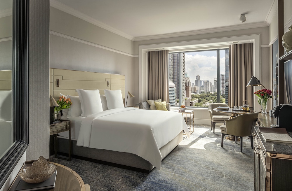 Four Seasons Hotel Singapore — 5-Star Luxury Hotel in Singapore, Singapore