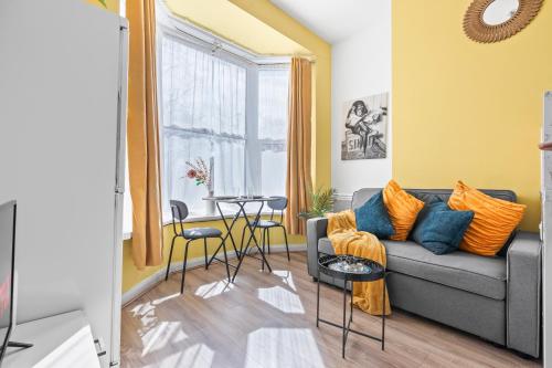 Cosy entire flat 5 min from Citycentre sleeps 4 — 4-Star Luxury Hotel in Birmingham, United Kingdom