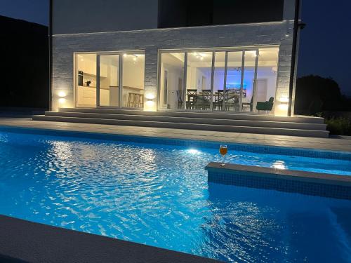 Bava - last minute hotel in Kastel Luksic