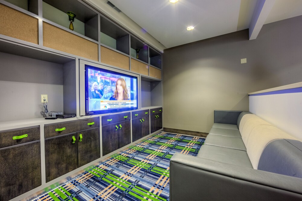Holiday Inn Express Richmond by IHG - photo 13