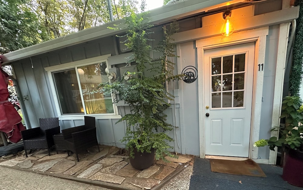 The Pines Inn and Cottages - photo 42