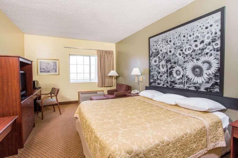Western Inn & Suites - photo 5