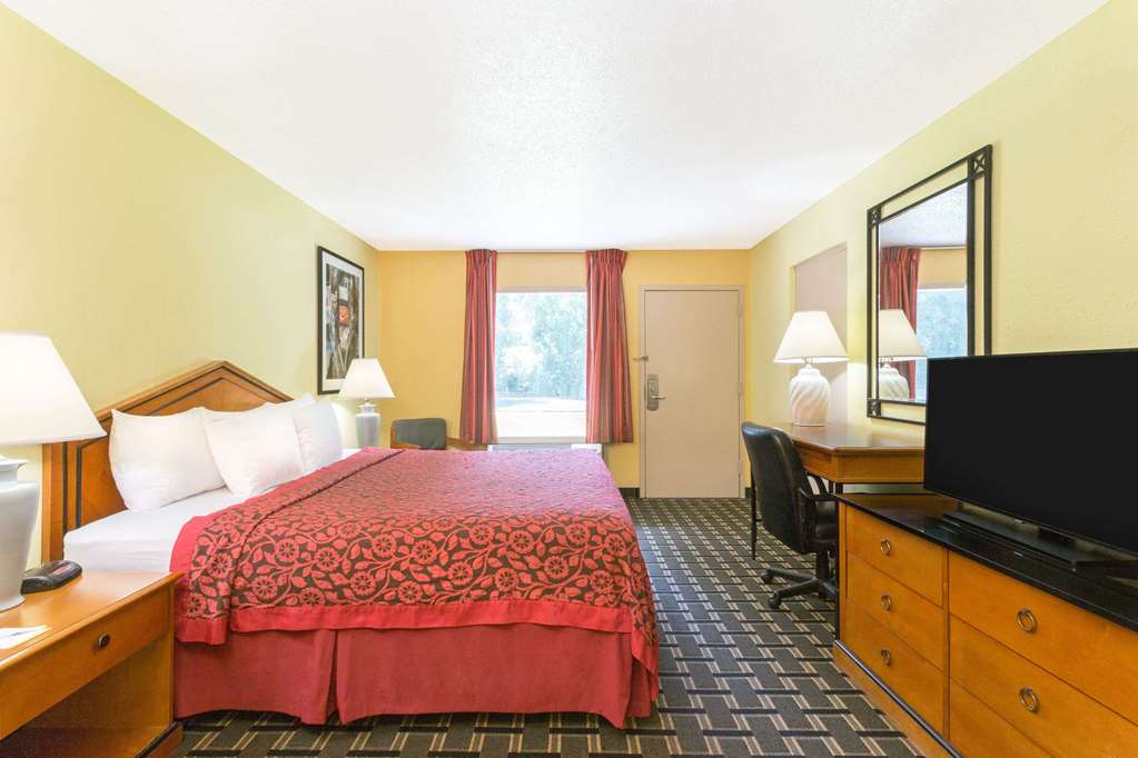 Days Inn by Wyndham Savannah Airport - photo 9