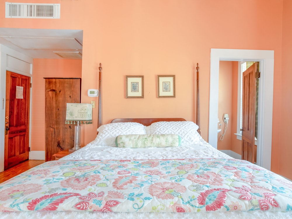 The Belmont Inn - photo 20