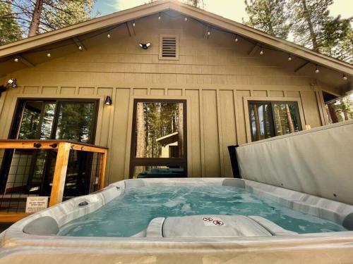 Mountain Pine Memories Dogs Hot Tub E Bikes — South Lake Tahoe