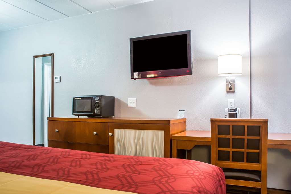 Econo Lodge Brockport - photo 7