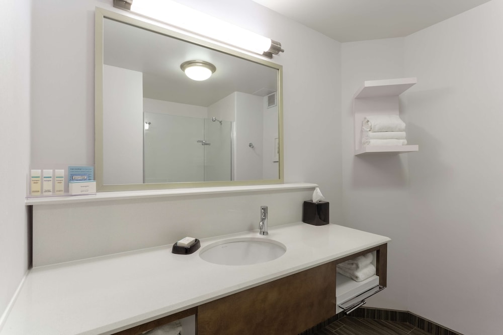 Hampton Inn Bloomington - photo 38