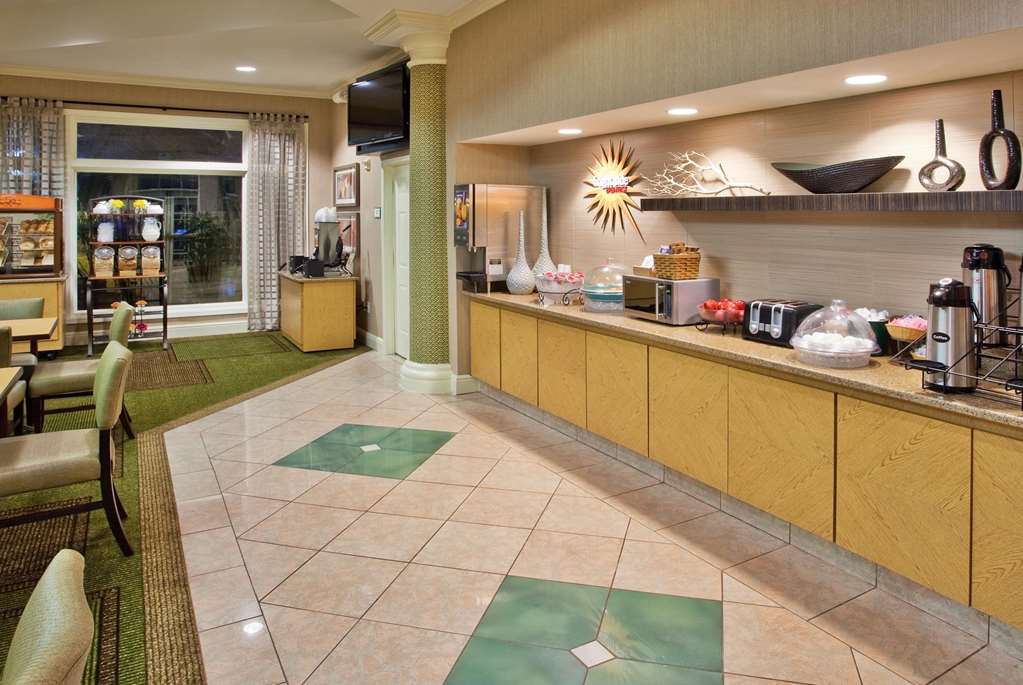 La Quinta by Wyndham Haywood Mall Near Greenville Downtown - photo 41