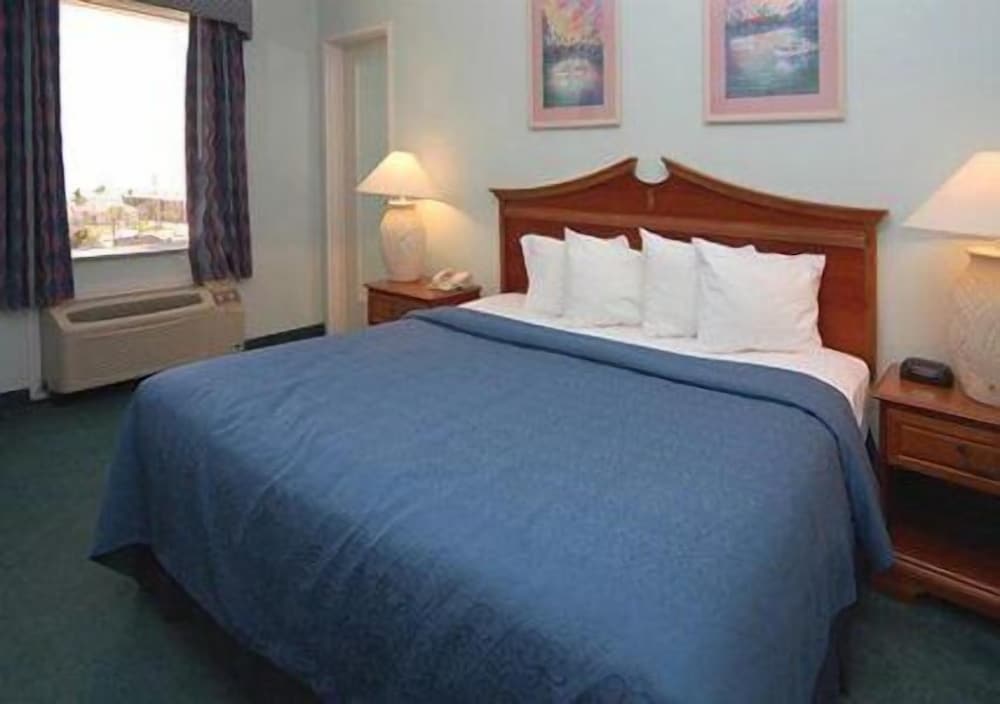 Cocoa Beach Suites - photo 6