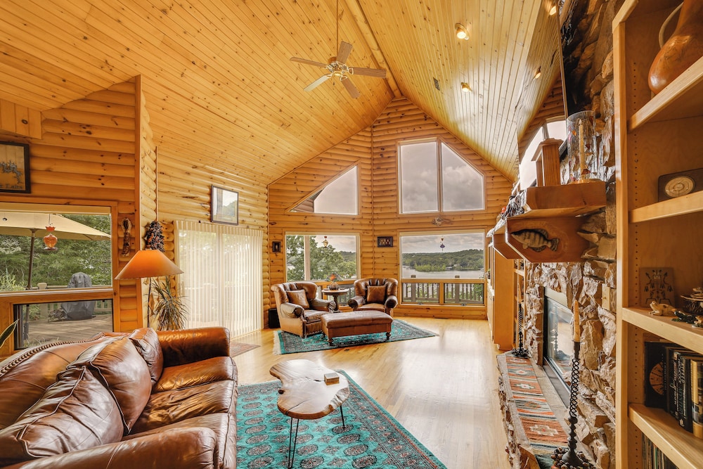 Decks And Views Spacious Cabin Near Table Rock Lake 21992546 — Shell Knob