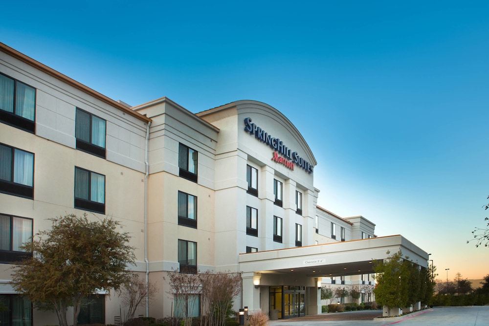 SpringHill Suites by Marriott Dallas DFW Airport N Grapevine - carbon neutral hotel in Grapevine
