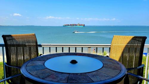 Bay View Villas 307 by Tybee Beach Vacation Rentals — 4-Star Luxury Hotel in Tybee Island, United States