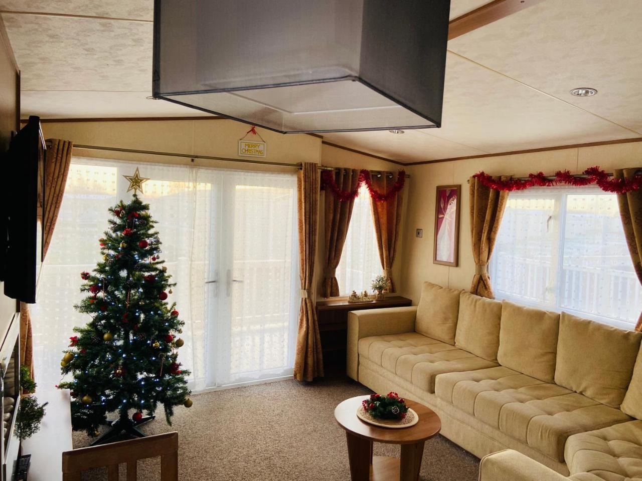 Rj Luxury Caravan Hire 2 with Hot Tub in Lincoln, United Kingdom