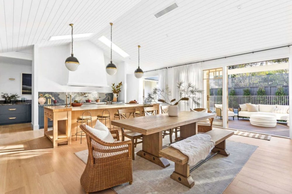 Muskoka Luxe Retreat With Pool Spa Fire Pit in Mount Martha, Australia