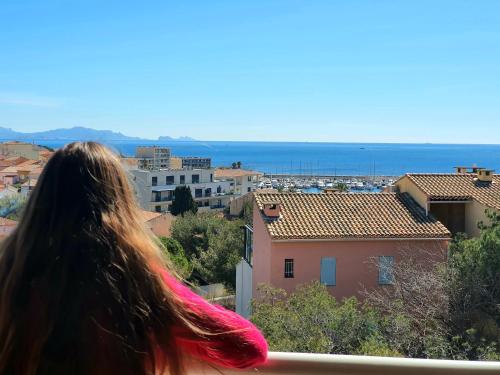 L’escapade Cote Bleue Vue Mer Panoramique in Sausset-Les-Pins, France