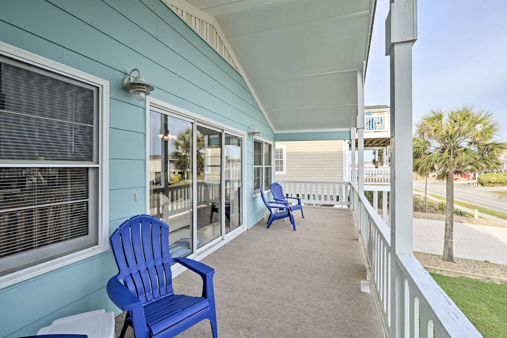 Pet Friendly Second Row House Steps to Beach — 4-Star Luxury Hotel in Shallotte, United States