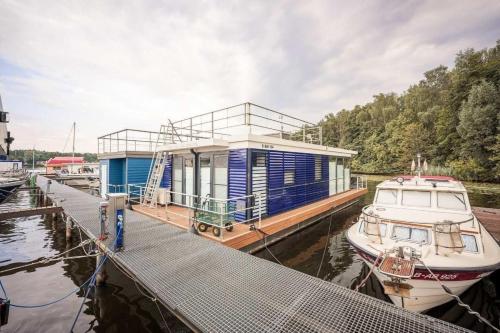 Hausboot Nike — hotel in Hennigsdorf